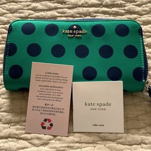 Kate Spade New York

CHELSEA DELIGHTFUL DOT LARGE CONTINENTAL WALLET
